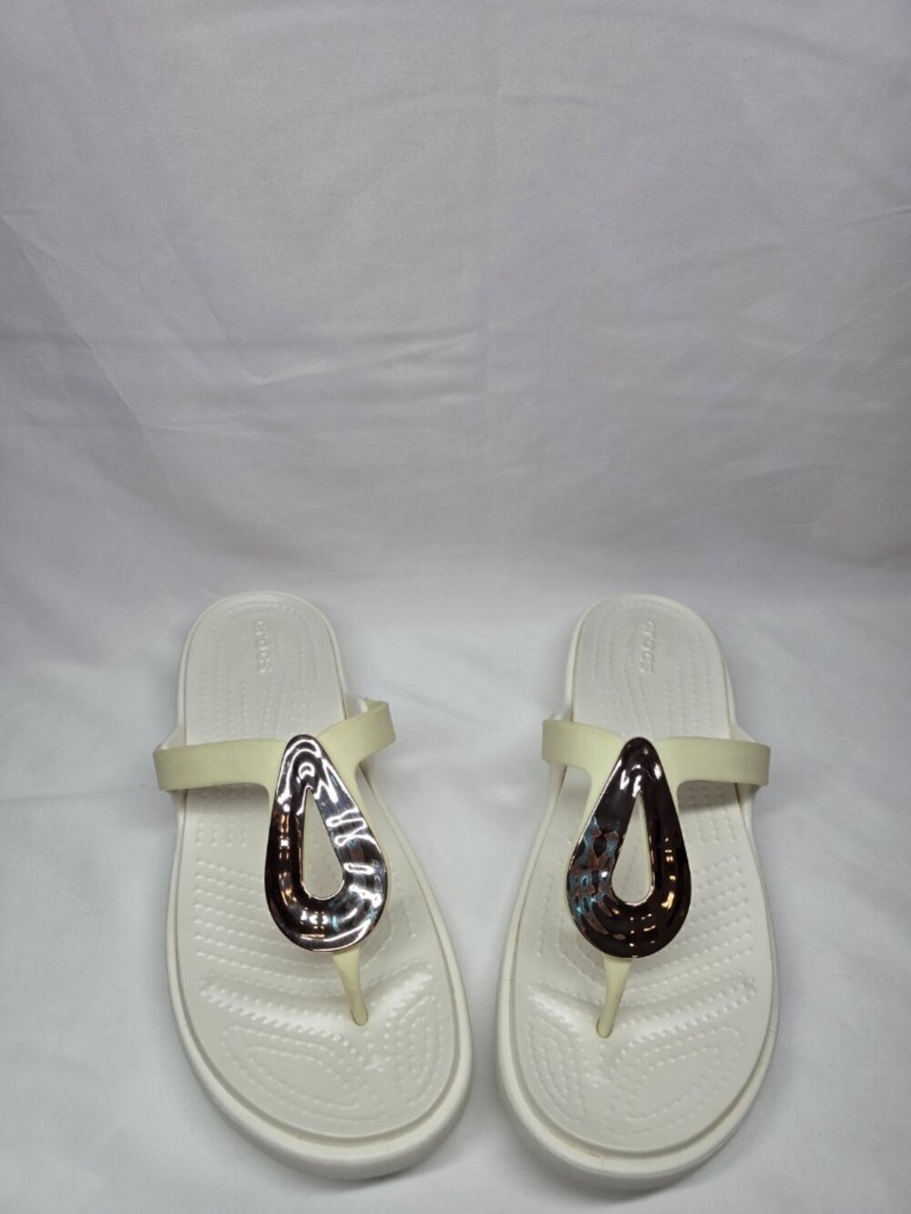 CROCS Sanrah Liquid Metallic White/Gold Dual-Comfort Sandals 205582 Womens Sz 7